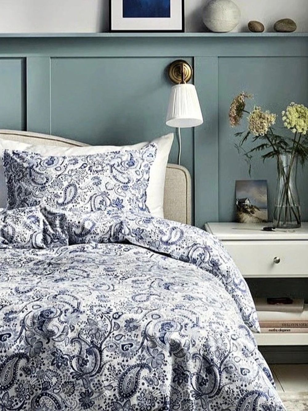 IKEA RODGERSIA Blue & White Paisley Duvet Cover 
2 King Shams